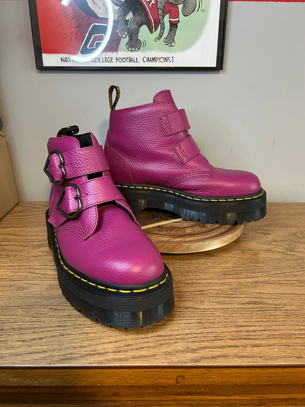 Dr Martens Dark Magenta Pink Devon FLWR size 9/EU 41